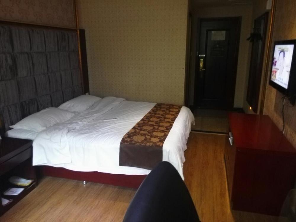 Super 8 Hotel Ankang Ba Shan XI Lu Екстер'єр фото